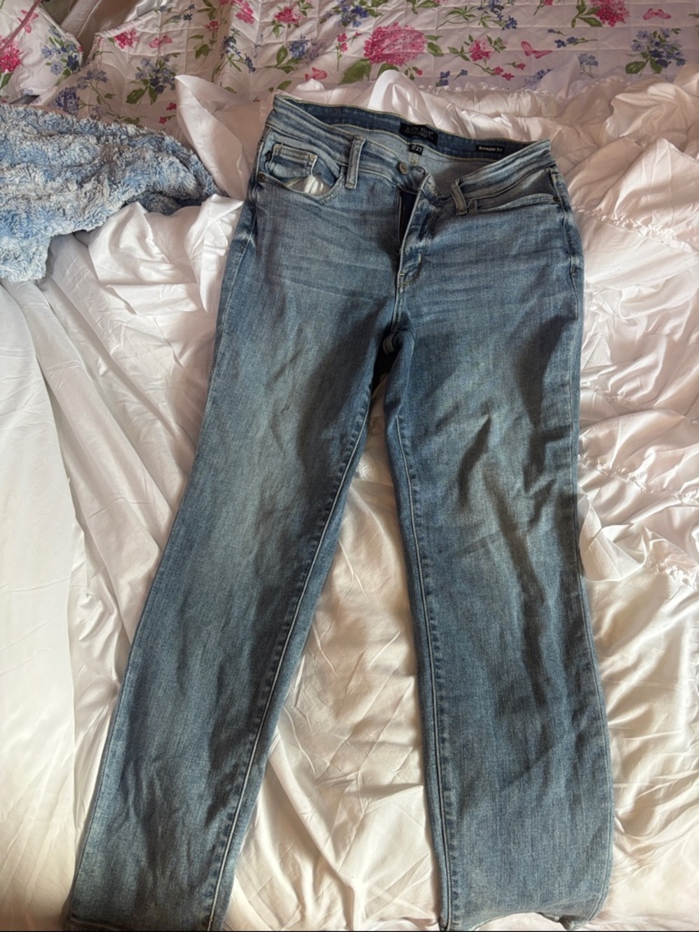 Judy Blue Light Wash Straight-Leg Jeans